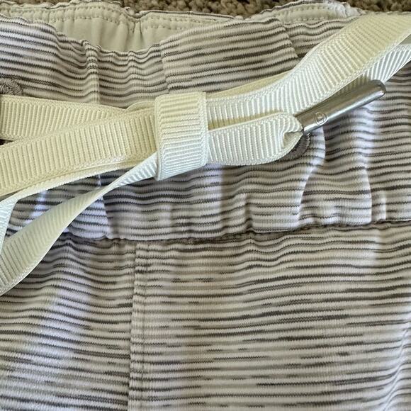 Lululemon On The Fly Pant 27" Wee Are From Space Nimbus Battleship - Picture 5 of 8